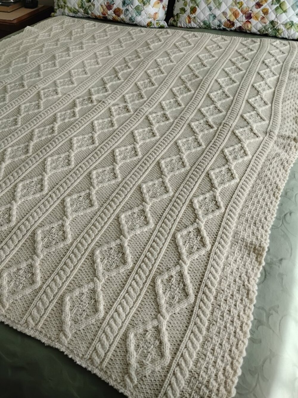 All Wool Cable Knit Throw Like New